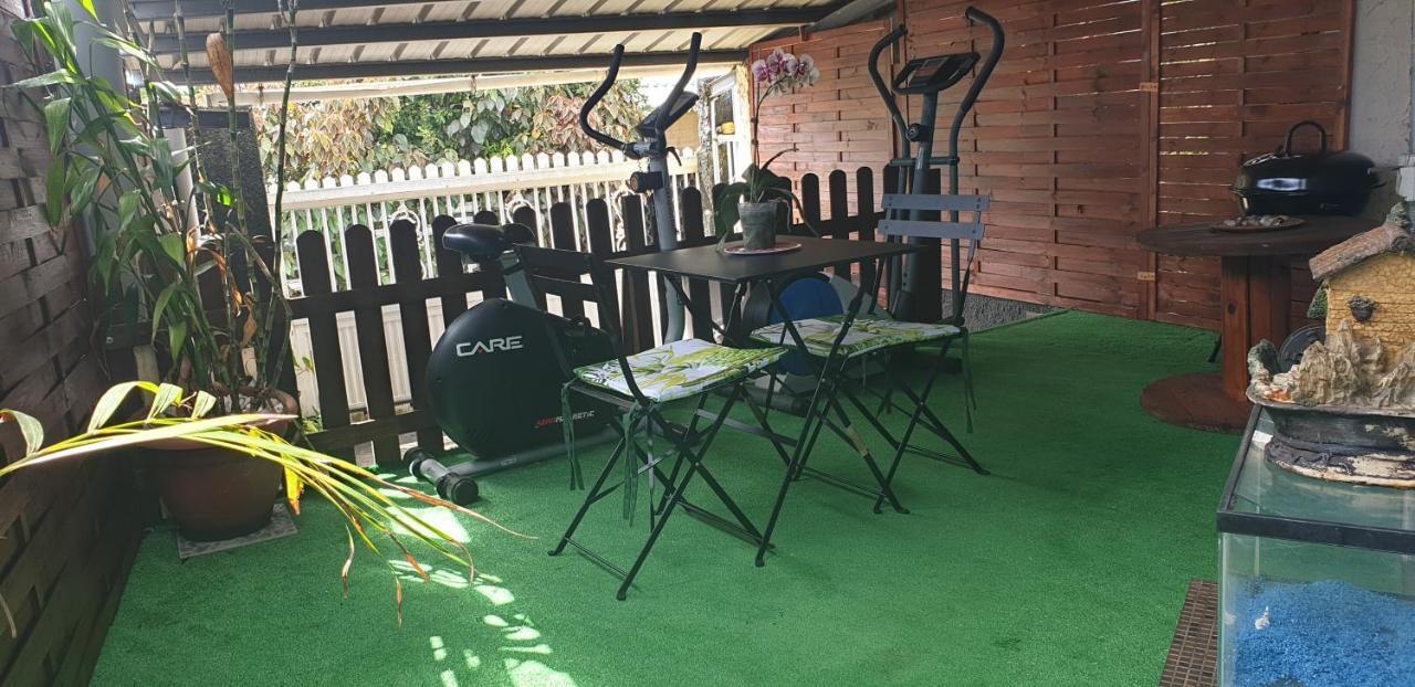T1 Bis Chez Les Saintanoise Villa Sainte Anne Eksteriør bilde