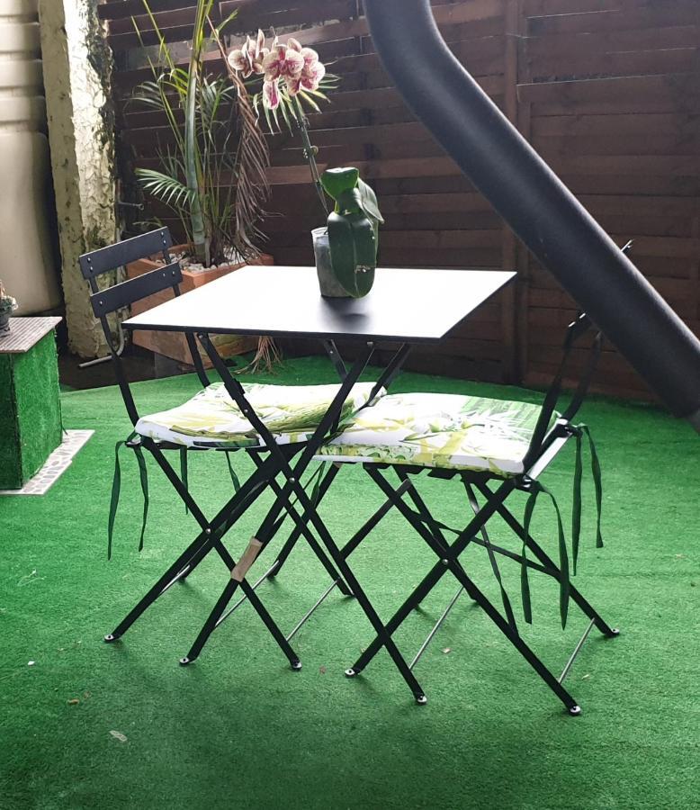 T1 Bis Chez Les Saintanoise Villa Sainte Anne Eksteriør bilde